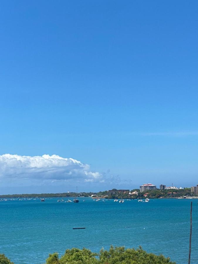 Beachfront M. A.Apartment Dar es Salaam Ngoại thất bức ảnh