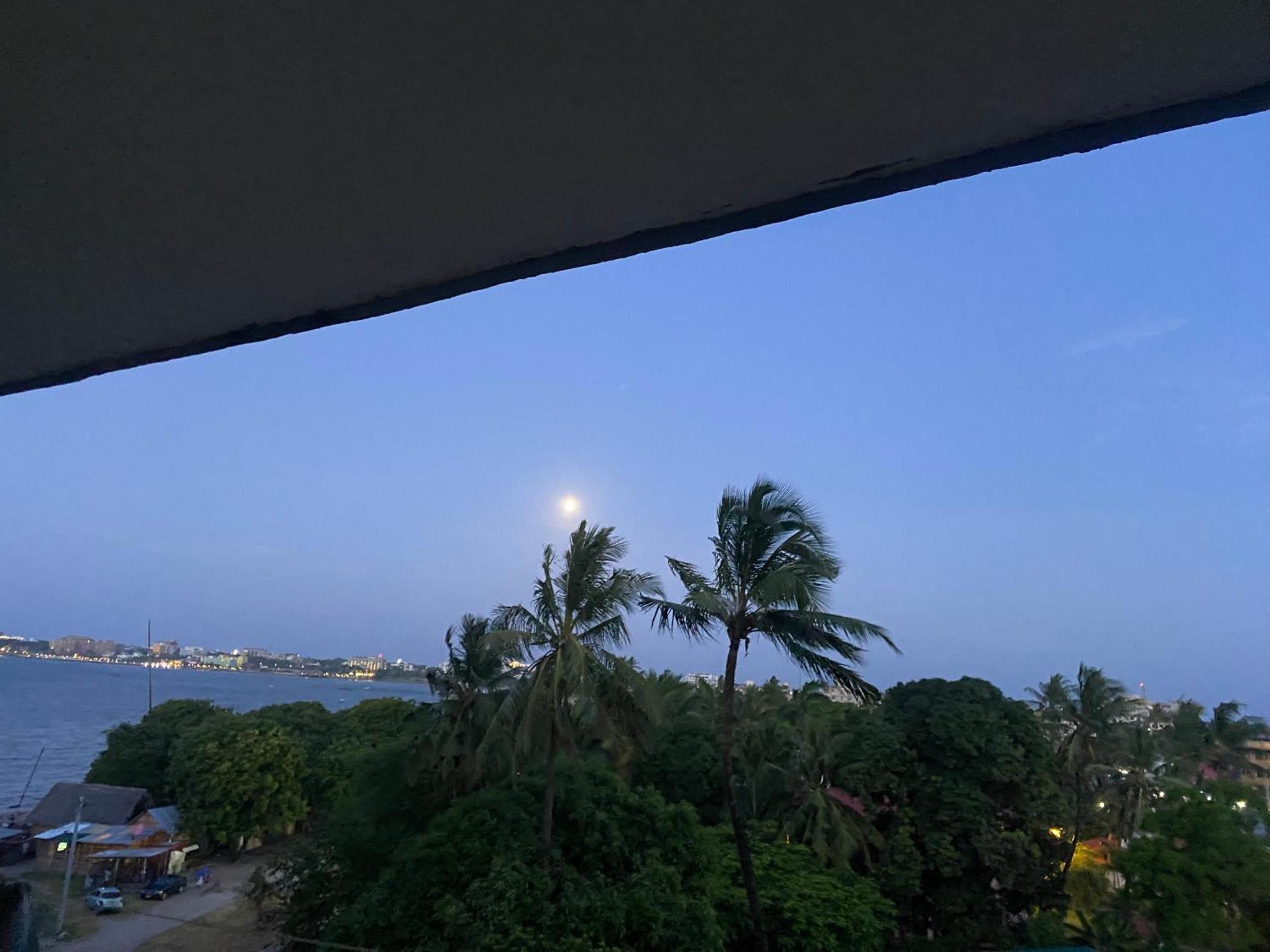 Beachfront M. A.Apartment Dar es Salaam Ngoại thất bức ảnh